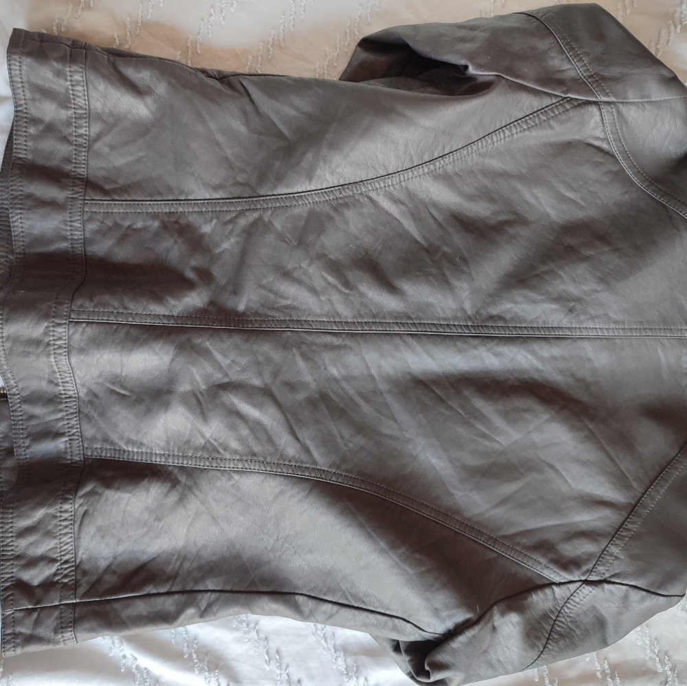 New leather jacket - Picture 3 of 3